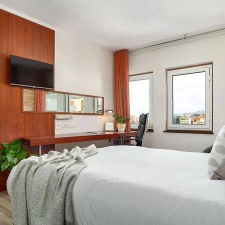 Central Modern City Escape Apartment! Cape Town Exterior photo