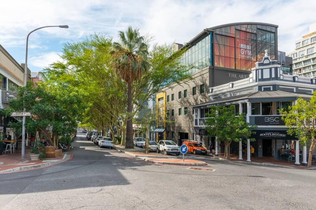 Central Modern City Escape Apartment! Cape Town Exterior photo