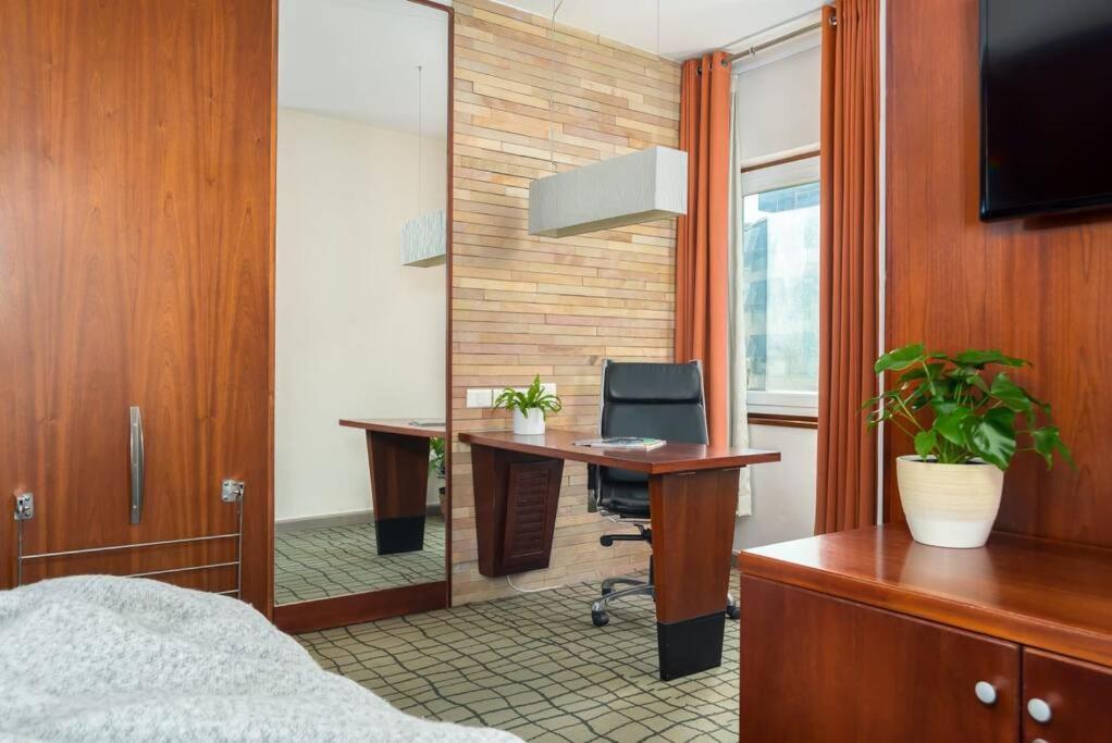 Central Modern City Escape Apartment! Cape Town Exterior photo