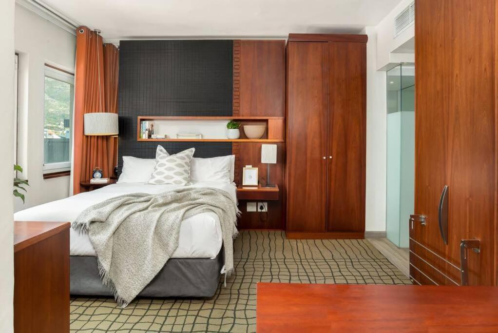 Central Modern City Escape Apartment! Cape Town Exterior photo